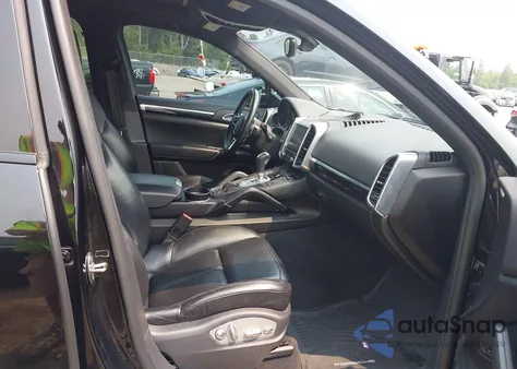 2017 Porsche Cayenne Platinum Edition z USA, uszkodzony, nr VIN WP1AA2A24HKA83525